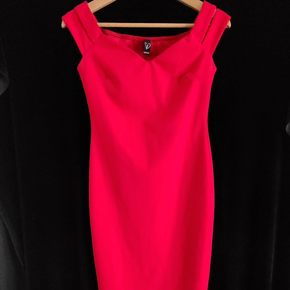 Fitted sweetheart off the shoulder dress